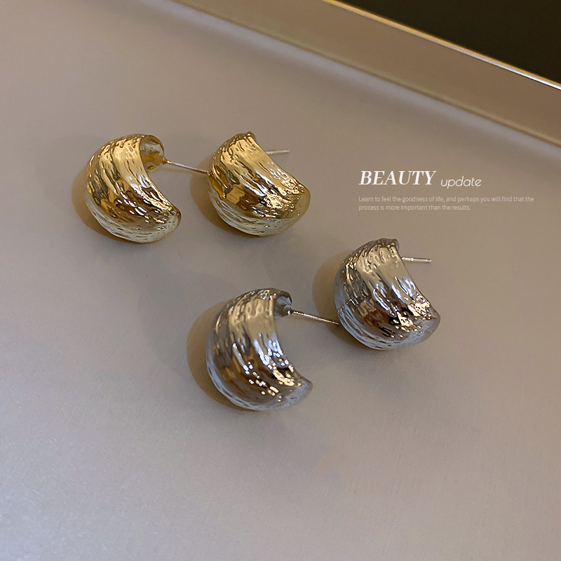 925 aguja de plata geométrica en forma de C plisado Bean aretes de arco aretes ins nicho Corea del Sur pendientes personalizados al por mayor para las mujeres