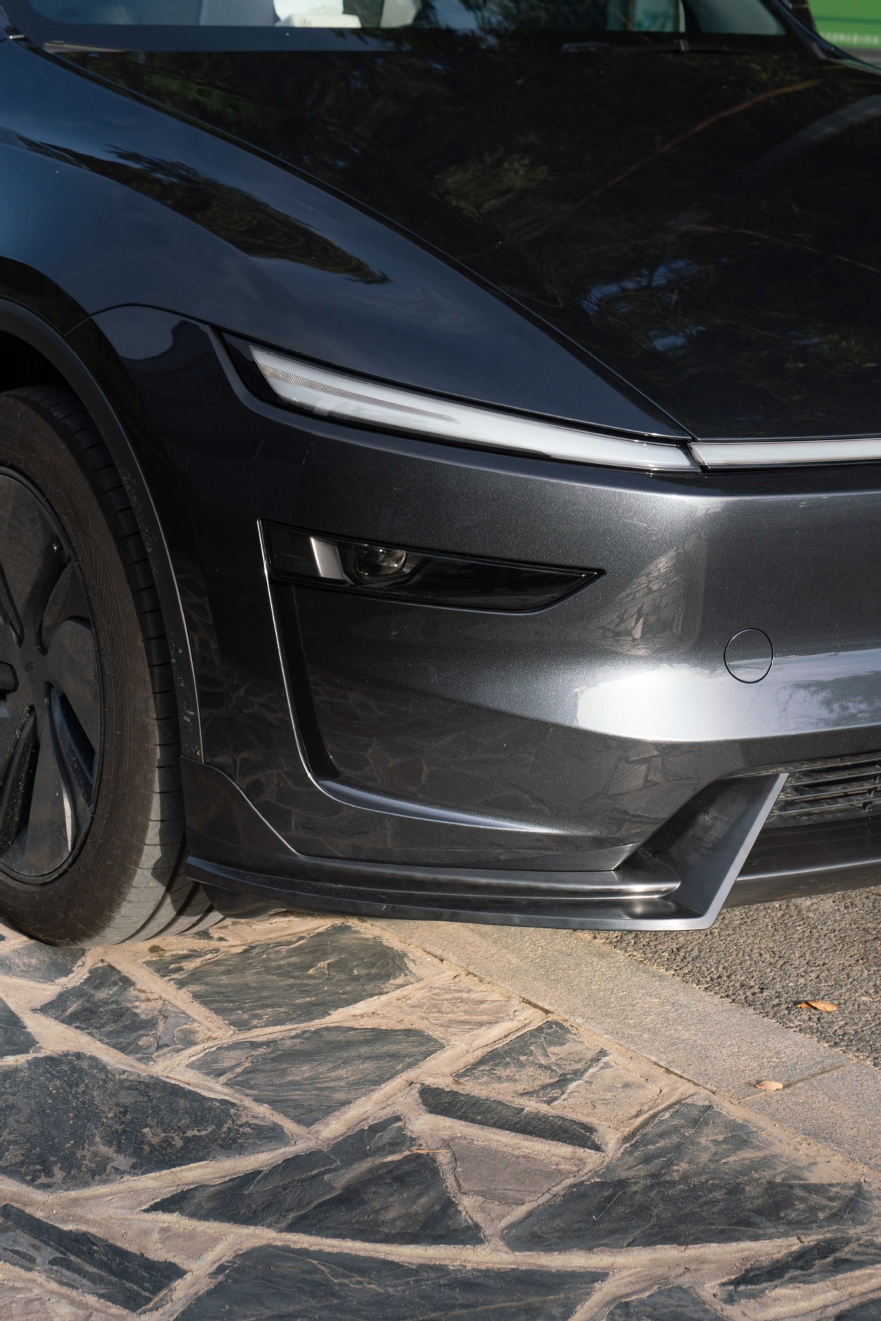 Suitable for Tesla 2025 Modely New Version Three-Stage Punch-Free Front Lip Small Surround Carbon Fiber Texture