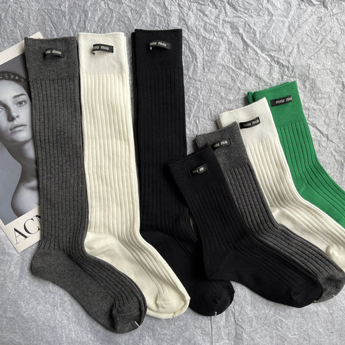 Trendy brand M woven label solid color double needle wide strip mid-length women's socks catwalk stockings pile socks
