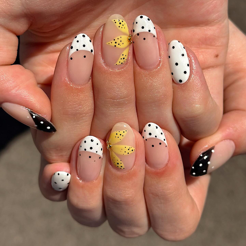 Cross-Border Wearable Nails Popular Black and White Polka Dots Yellow Polka Dots Flowers Almond Nails Long Fake Nails Manicure Patches