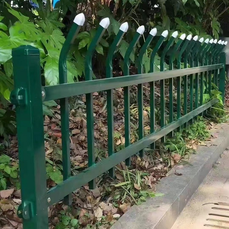 草坪护栏批发市政交通护栏锌钢花坛护栏隔离栏杆厂家郑州栏杆价格