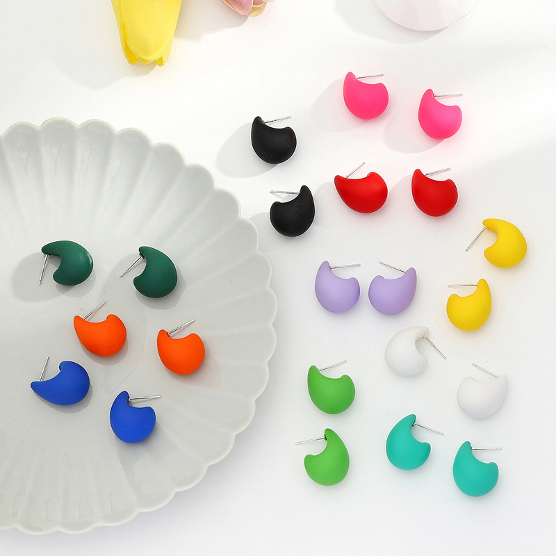 Oversized Sculptural Clear Acrylic Clip-on Earrings Modern Design_voghion.com