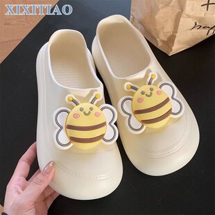 ���w�ɐ�С�۷���˰���Ь���ļ�Ůʿ�⴩�������e��ˮ��״��^Ь