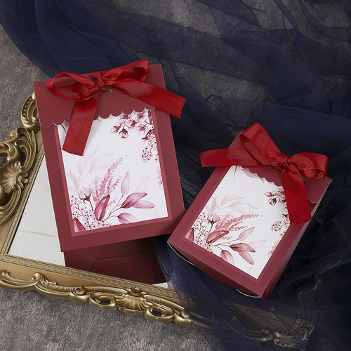 Handicrafts New Wholesale European Style Wedding Candy Box Simple Gift Creative Handbag Flower Pattern Sugar Box 