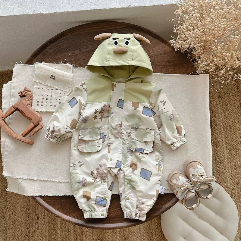 婴儿衣服2025新款秋装连体冲锋衣小月龄女宝宝洋气哈衣春季外出服