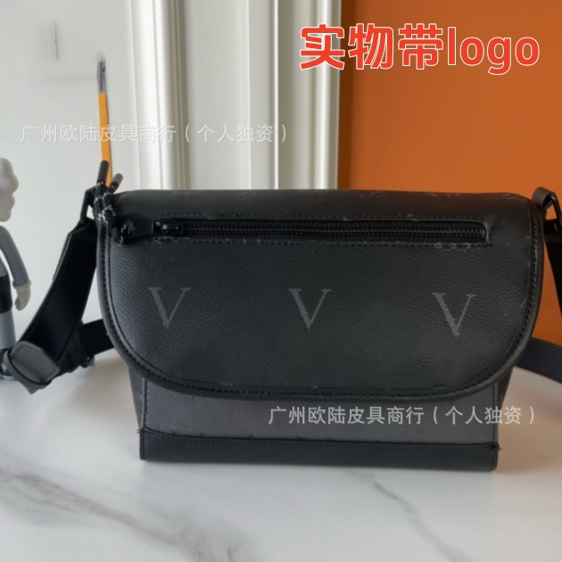 跨境货源新款经典老花男士邮差包时尚百搭单肩真皮斜挎男包带logo