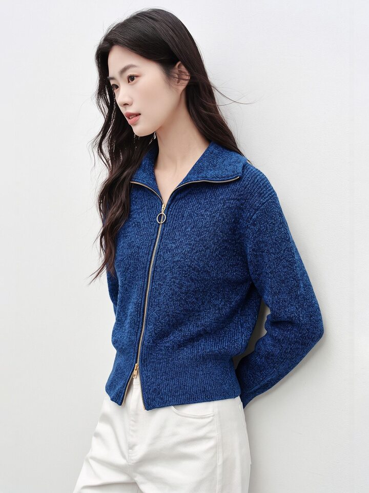 Áo khoác dệt kim nữ màu xanh da trời, dáng cardigan khóa kéo, chất liệu len cừu mềm mại, tay dài — Màu xanh da trời