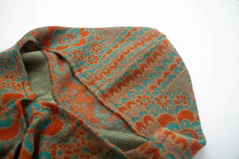 Cape à pompon unisexe Cape à capuche en jacquard de style ethnique automne-hiver_voghion.com