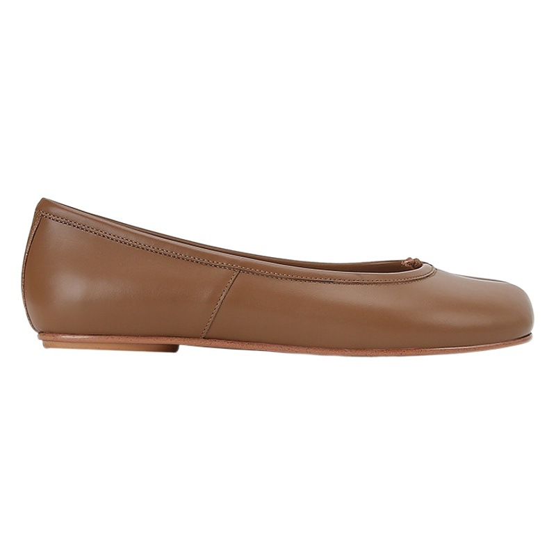 Versión de piel de oveja cuidadosamente seleccionada del mismo estilo que los zapatos individuales de Grape Mom para mujer, zapatos planos y poco profundos de piel auténtica con puntera dividida.