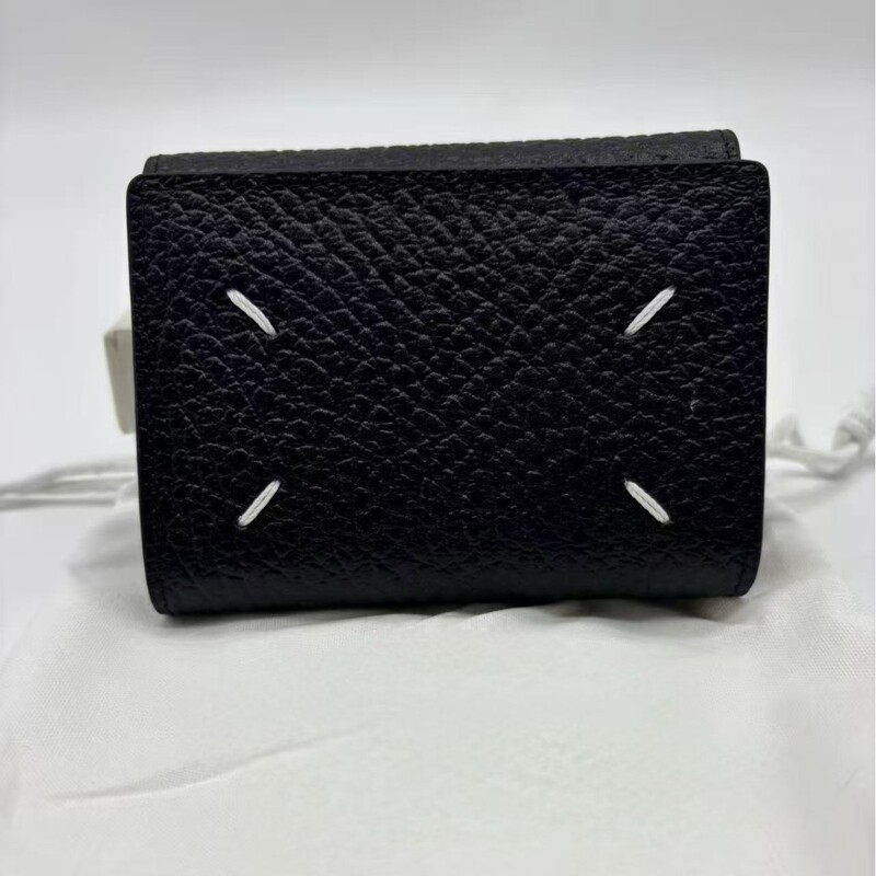 Mmm Style Classic Four-Corner Stitched Black Leather Card Holder, Fashionable Minimalist Bifold Wallet for Men and Women