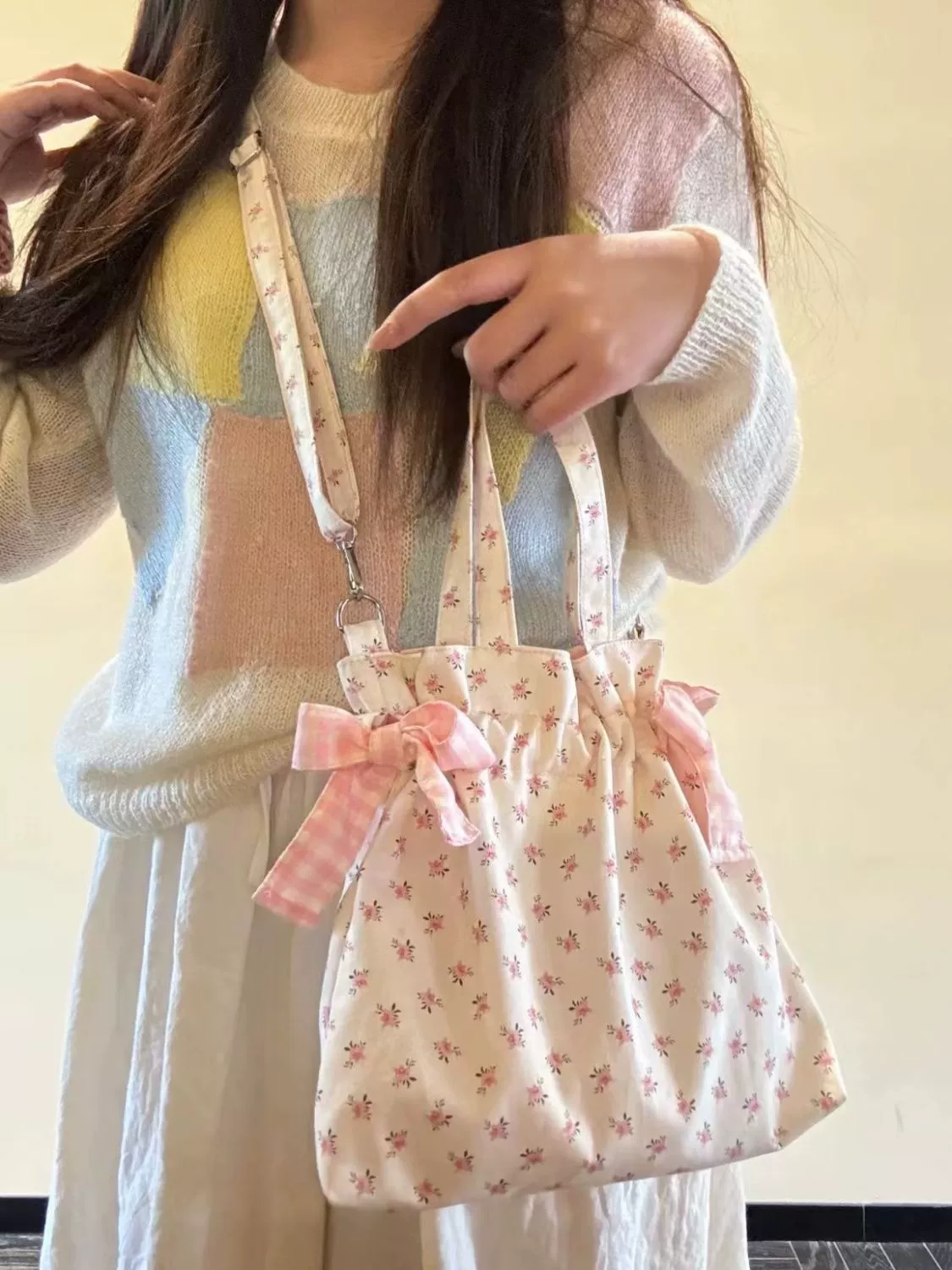 Держатель для руки, floral crushed print, небольшой органайзер на одну лямку с бантами