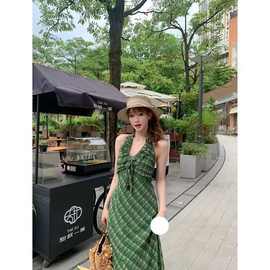 法式御姐风高级绿色格纹挂脖连衣裙夏季新款通勤辣妹修身显瘦裙子