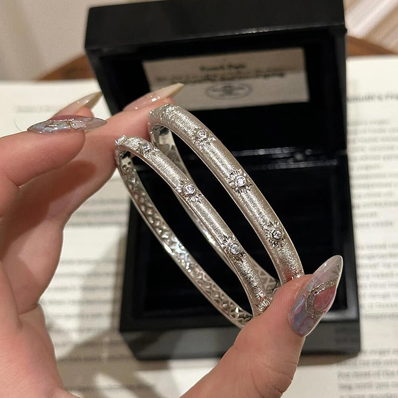 Little Red Book Explosions Brushed Bracelet Fashion Light Luxury Wind Laser Flash Diamond Bracelet Buckle Design Bracelet Jewelry