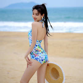 2024新款披纱分体泳衣女连体三角印花复古少女遮肚显瘦性感泡温泉