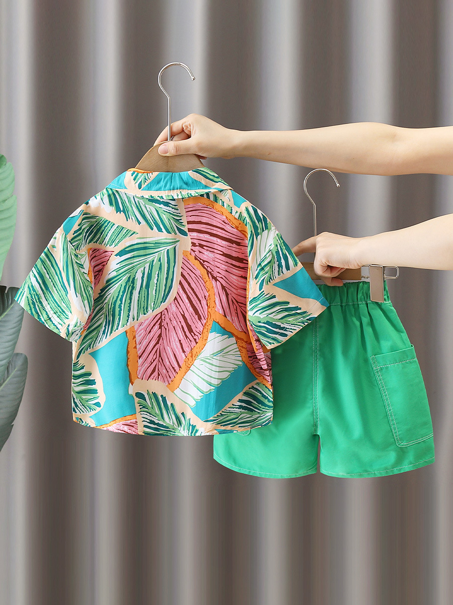 5684 traje de camisa de estilo de vacaciones para niños 2025 verano nuevo traje de tres piezas de ropa de playa de Sanya junto al mar para niños