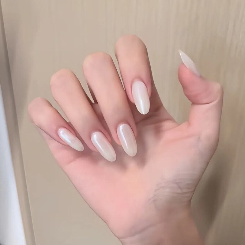 【Pearl White】Hailey style milky white elegant short press-on nails with a gentle and sophisticated look, enhancing skin tone, wholesale nail tips 【Pearl White】Hailey style milky white elegant short press-on nails with a gentle and sophisticated look, enhancing skin tone, wholesale nail tips