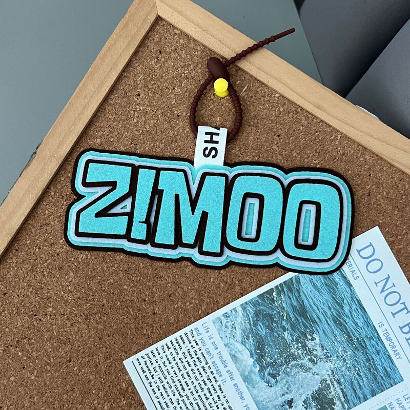 Zhang Zimo TF ブランド全身ビッグヘッド反射テキストサポートスティック不織布バッグペンダントフェルトバッグペンダント|undefined
