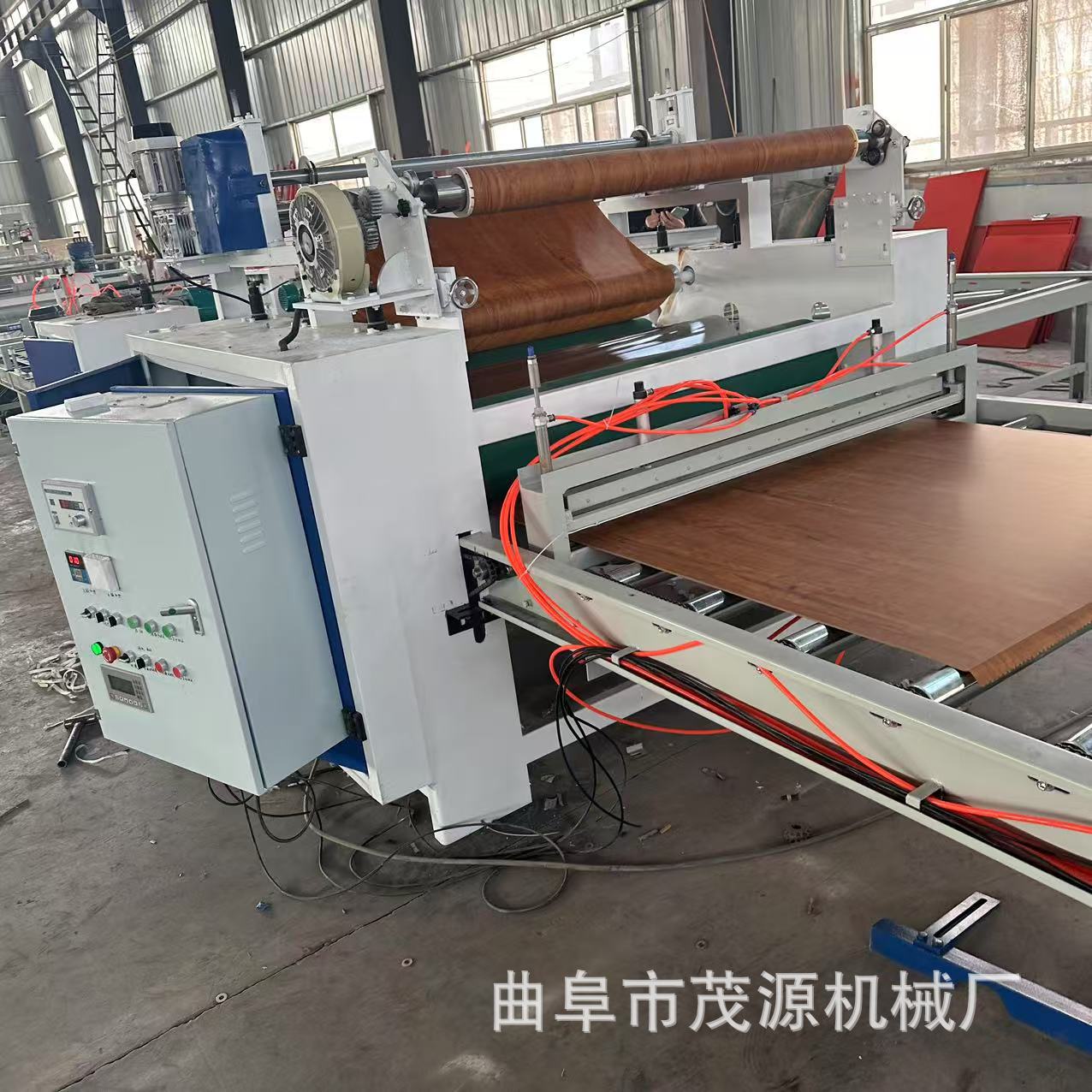 家具板密度板免漆纸木纹纸平贴机冷胶贴纸机装饰纸装饰墙布贴合机