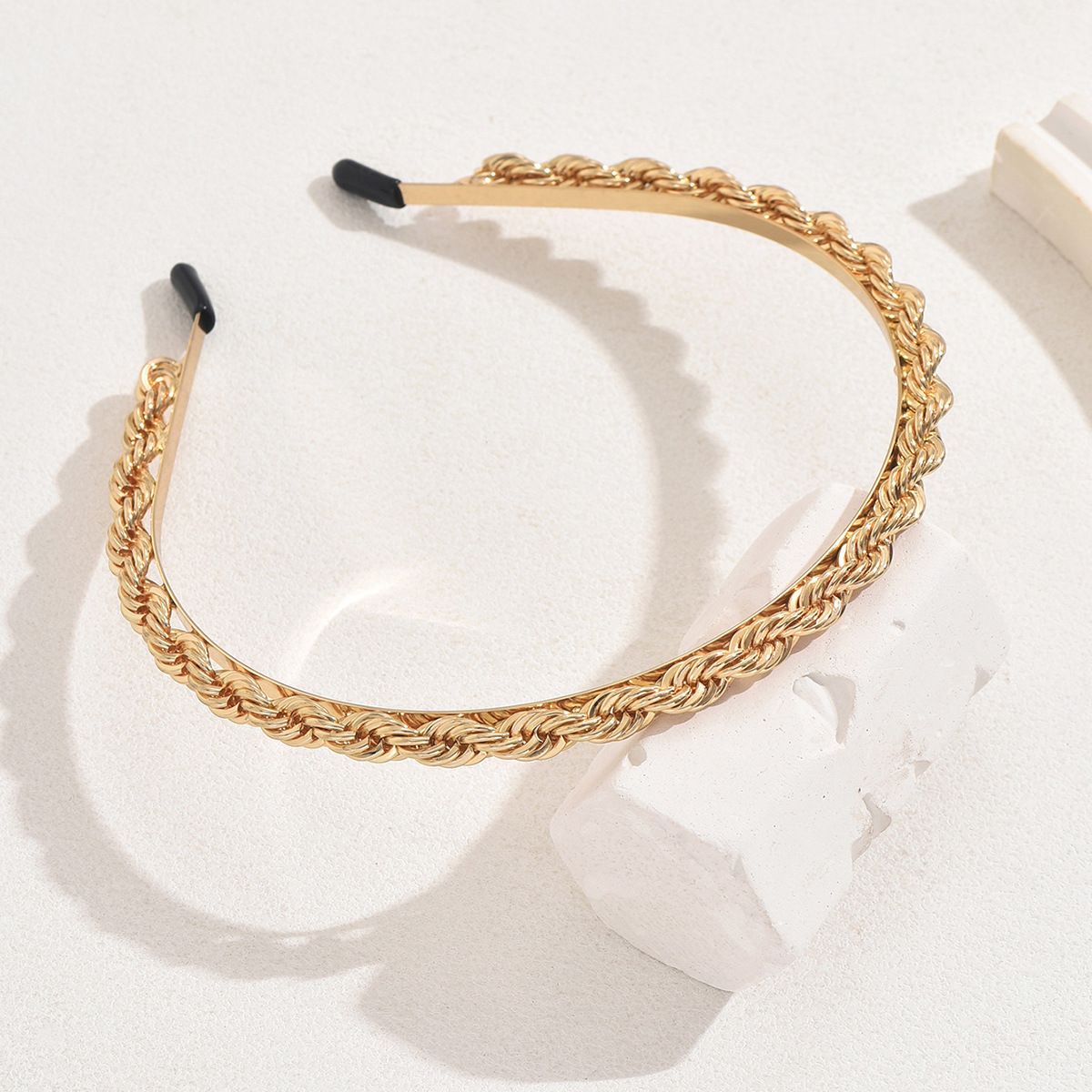 Europa y América tendencia nueva cadena de torsión de alta calidad metal banda de cabello sitio oficial de la misma moda cadena de torsión banda de cabello adornamiento para el cabello