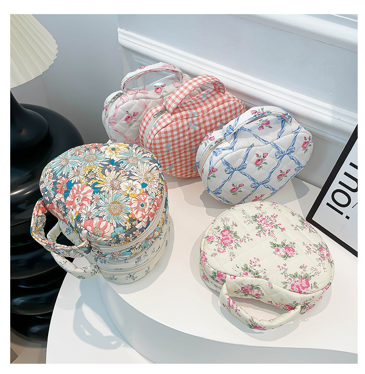 132g Weight Polyester Cotton Lining Material Sewing Thread Fashion Element Zipper Closure Type Top Handle Strap Type Cosmetic Bag Bags Type Holiday, Daily Occasion Quilted Cotton Material Plaid, Flower Pattern All Seasons Season Women's Gender Classic Style Style Heart-shaped Shape Medium Size Classic Style Plaid Flower Quilted Cotton Sewing Thread Heart-shaped Makeup Bags 5