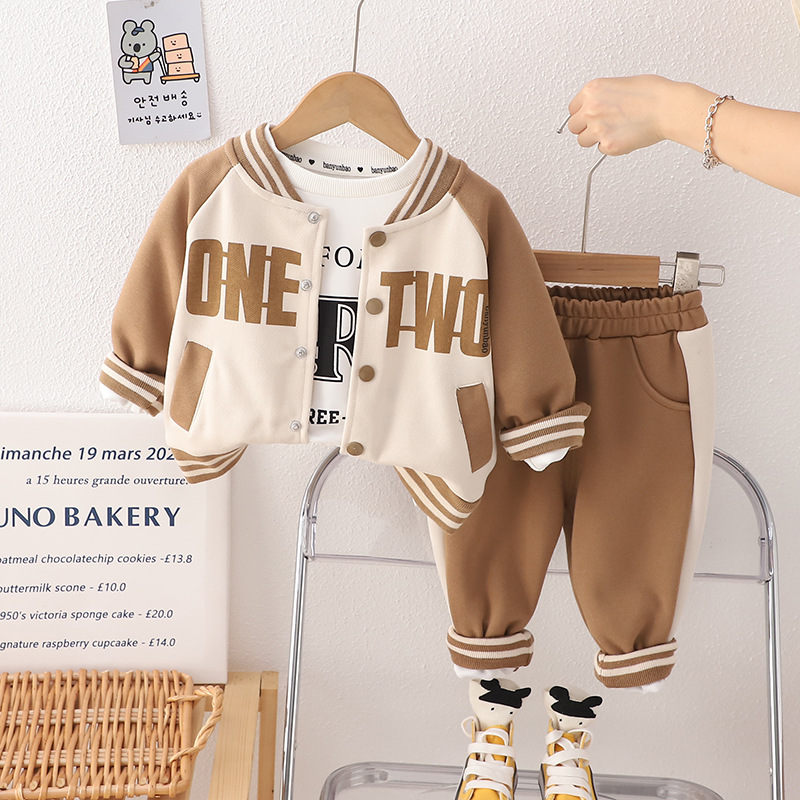 Boys' 2023 Spring New Fashionable Children's Wear Korean Version Handsome Alphabet Baseball Jersey Three Piece Set_voghion.com