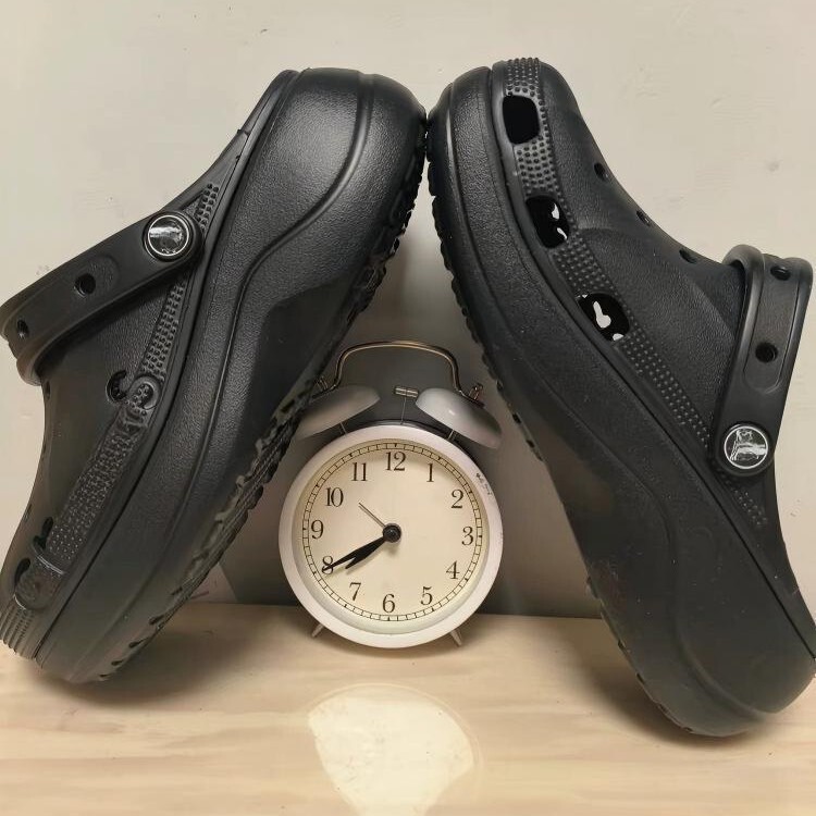 Croc Shoes 2026 Summer Outdoor Wear for Men and Women, Thick-Soled Non-Slip Beach Breathable Trendy Casual Outdoor Closed-Toe Shoes