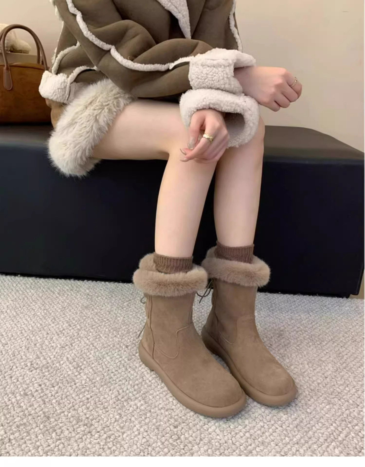 Winter Baumwolle dicken Sohlen Schnee für Frauen 2024 Winter neuen Stil mit Plüsch Isolierung, modische und vielseitige flache_voghion.com