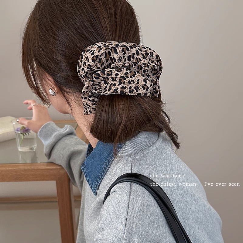 Leopard Print Scrunchie For Women Stylish Elastic Hair Tie_voghion.com