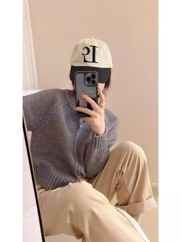 小柄な小さい丸首のファスナーのキャンディー色のニットのカーディガンの女性の秋冬の新型はやせている気質のセーターのコートを現します。|undefined