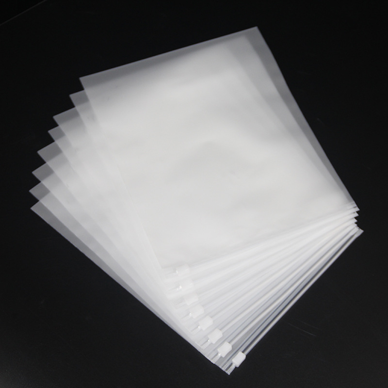 Bolsa de cremallera PE transparente en stock plástico esmerilado bolsa de sello a prueba de polvo suéter calcetines ropa bolsa de embalaje logotipo imprimible