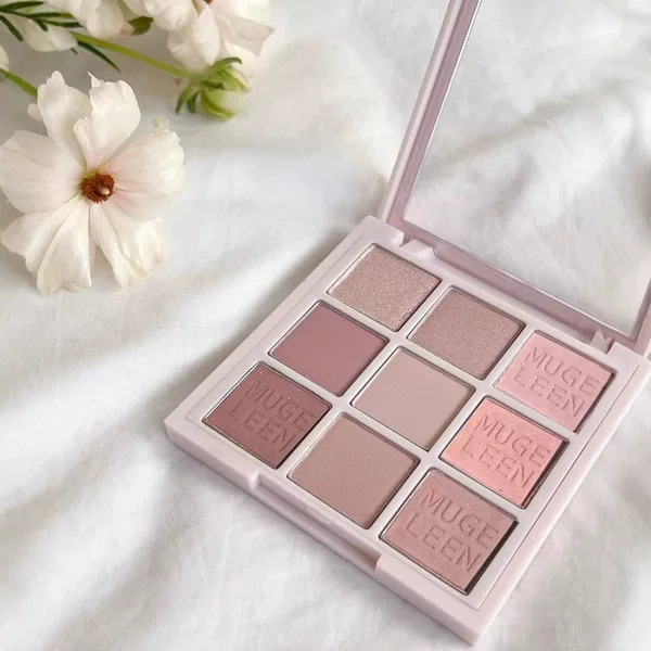 Mugeleen New Product Light Makeup Nine-Color Eye Shadow Palette Matte Pearlescent Oatmeal Milk Tea Color Autumn and Winter Earth Color Eye Shadow Palette