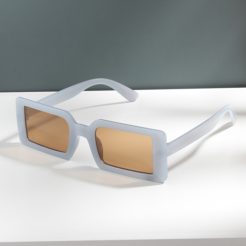 흰색 액자 차 조각