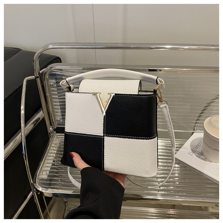 コントラストカラーステッチ通勤ポータブルファッション2025新しいシンプルな質感シングルショルダークロスボディレディースバケットスモールバッグトレンディ|undefined