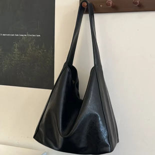 Retro shoulder bag, demi-season underarm bag