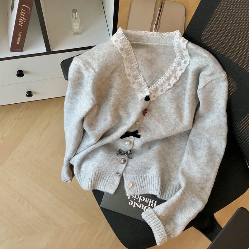 法式温柔蕾丝拼接爱心扣v领百搭保暖毛衣女士春季简约显瘦上衣女|undefined