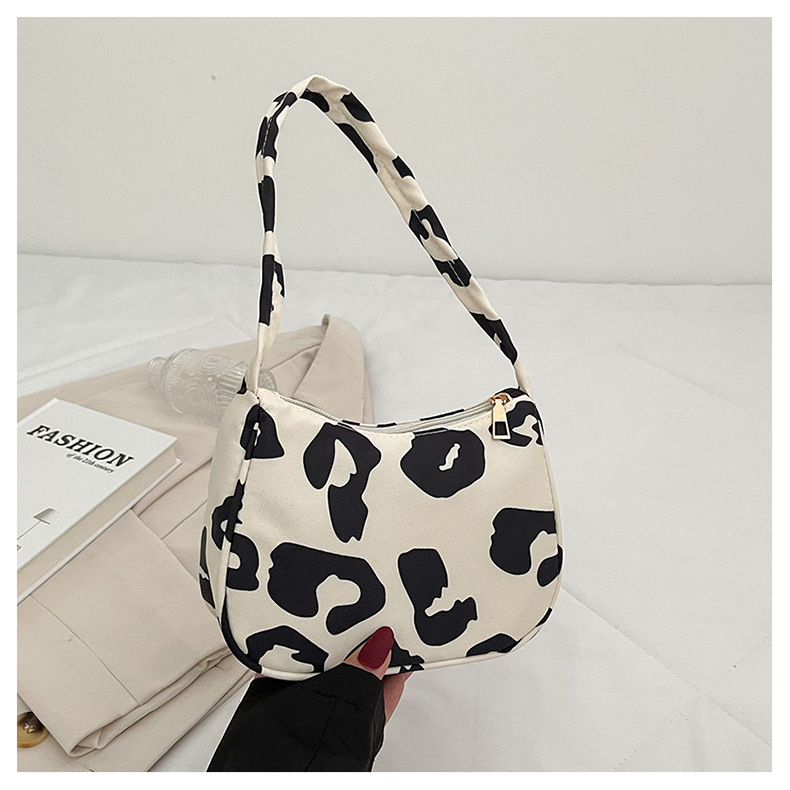 Women's Small Cloth Leopard Streetwear Zipper Underarm Bag display picture 17