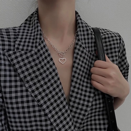 Minimalist Cold Wind Peach Heart Love Pendant Necklace for Women, Ins Trendy Hip-Hop Unique Design,  New Arrival Lockchain