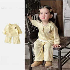 韓国系子供服春秋新作女の赤ちゃんセット純色の可愛い熊のガードルのズボン2点セットの外着