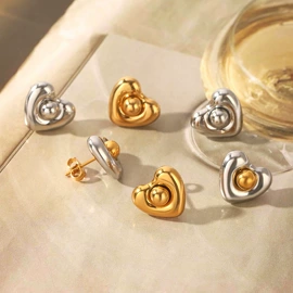 项链;戒指;耳环