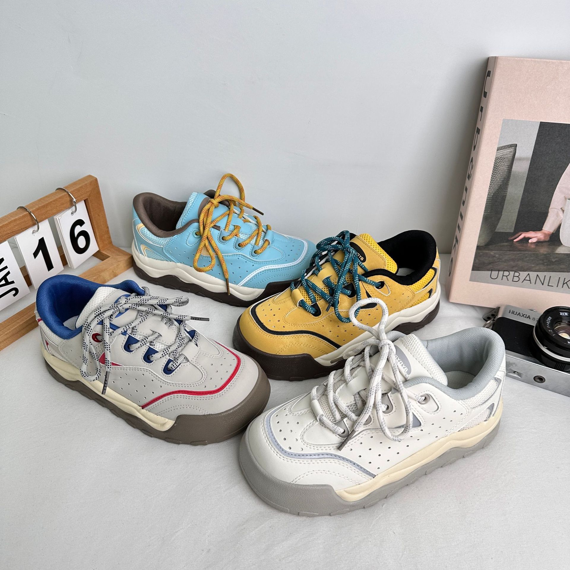 Zapatillas de tabla bajas de suela gruesa de onda lejana para estudiantes de la escuela 2025 tendencia de primavera deportes casuales zapatos de mujer zapatos de lona coreanos en nombre del cabello
