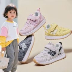 子供のフォレスト・ガンプシューズ 2025 秋の新男の子ベルクロスポーツシューズソフトソールメッシュ女の子ランニングシューズ多用途