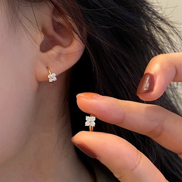 Sophisticated fresh brand elegant fashionable earrings