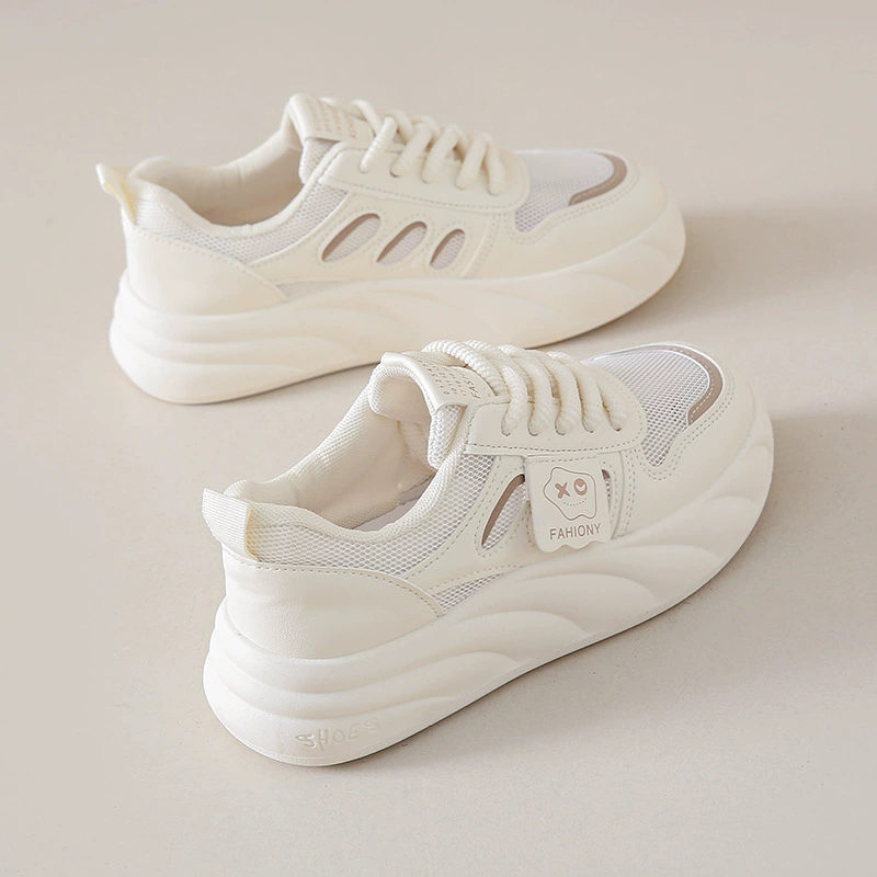 Наступая на фекалии, чтобы увеличить чувство хлебной обуви для женщин 2024 весной новый дикий студент с толстой подошвой маленькие белые туфли повседневные спортивные туфли