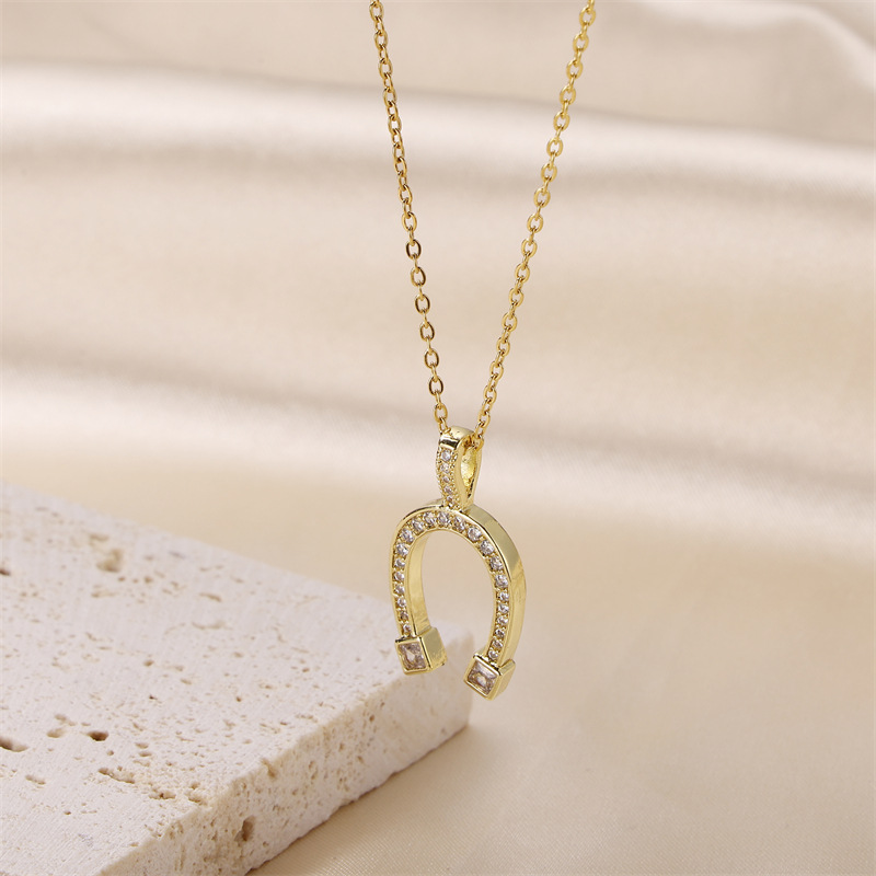 Streetwear Horseshoe Stainless Steel Titanium Steel Plating Inlay Artificial Diamond Pendant Necklace display picture 1