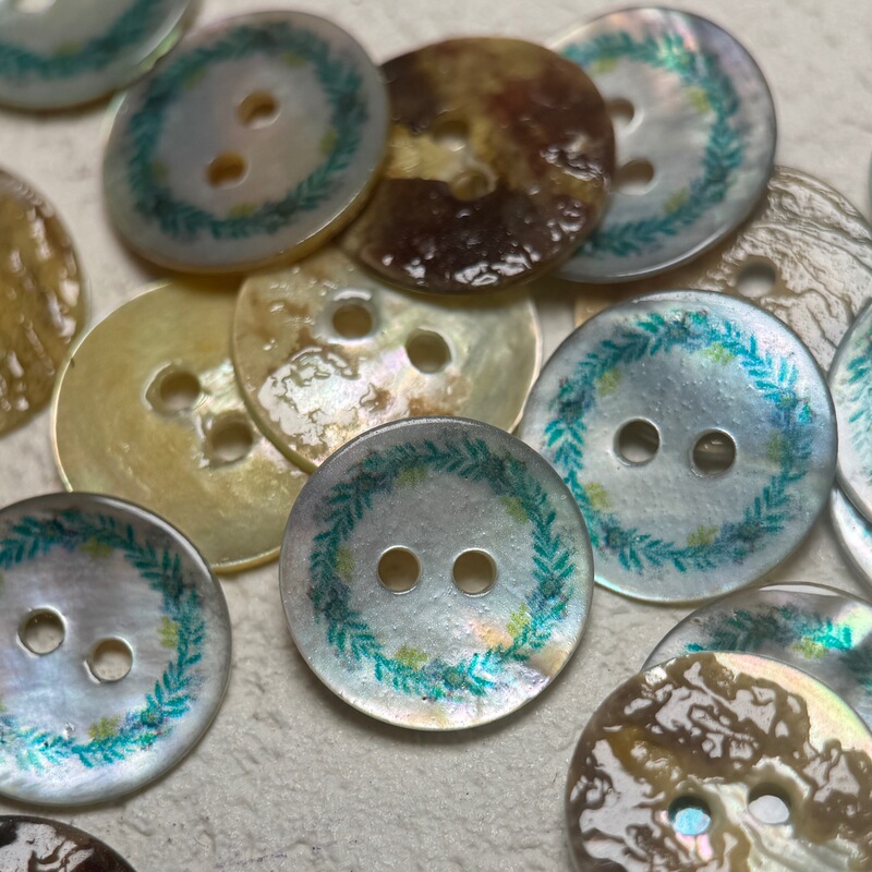 Natural Shell Buttons, Two-Hole Buttons, Blue Floral Wreath, Vintage Shirt Jacket Accessories, Decorative Embellishments, Buttons