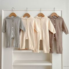 韓国版の秋の新型の赤ちゃんの連体服の男女の赤ちゃんの洋気のかわいい熊の耳のウサギの耳は帽子をかぶって服を登ります。