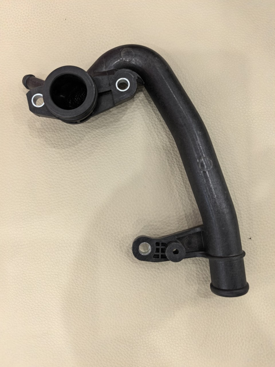 06K121132C is suitable for Audi water pipes, Volkswagen EA888 engine, and automotive water pipes