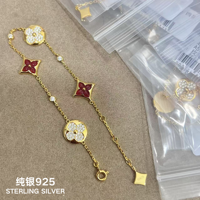 纯银S925个性中国红2025新款四叶草菱形贝母手链红玛瑙四花玫瑰金