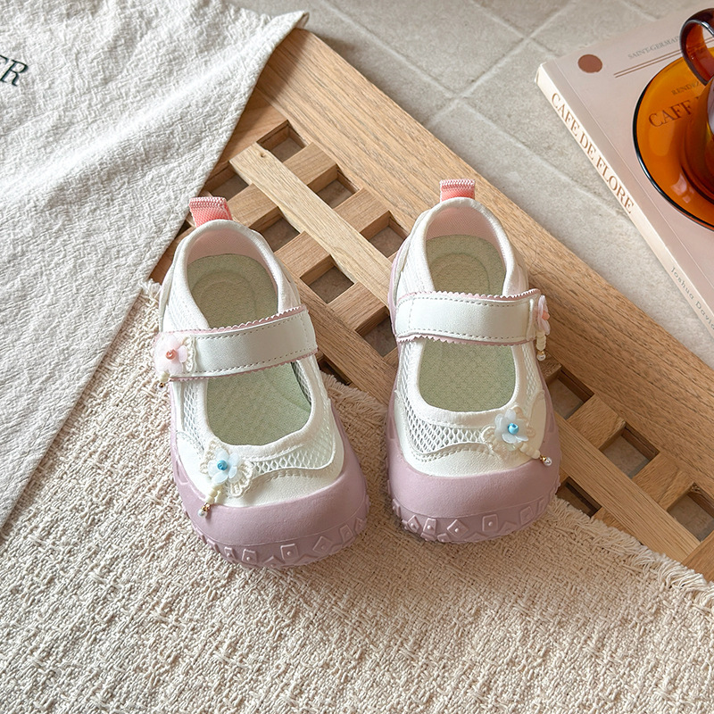 Niñas sandalias de verano 2026 nuevos zapatos de malla transpirables para niños zapatos casuales de suela suave zapatos deportivos para niños