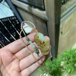 Hetian jade sugar jade zodiac snake oil and delicate, sugar color beautiful, vivid image,